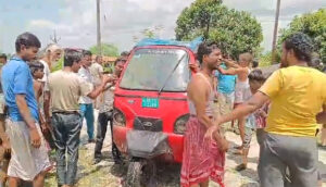 নিয়ন্ত্রণ হারিয়ে তিস্তা ক্যানেলে পড়ল টোটো, বরাত জোরে বাঁচল দুটি শিশু