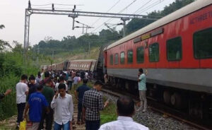 পাহাড় লাইনে দুর্ঘটনাগ্রস্থ মুম্বাই- আগরতলা এক্সপ্রেস